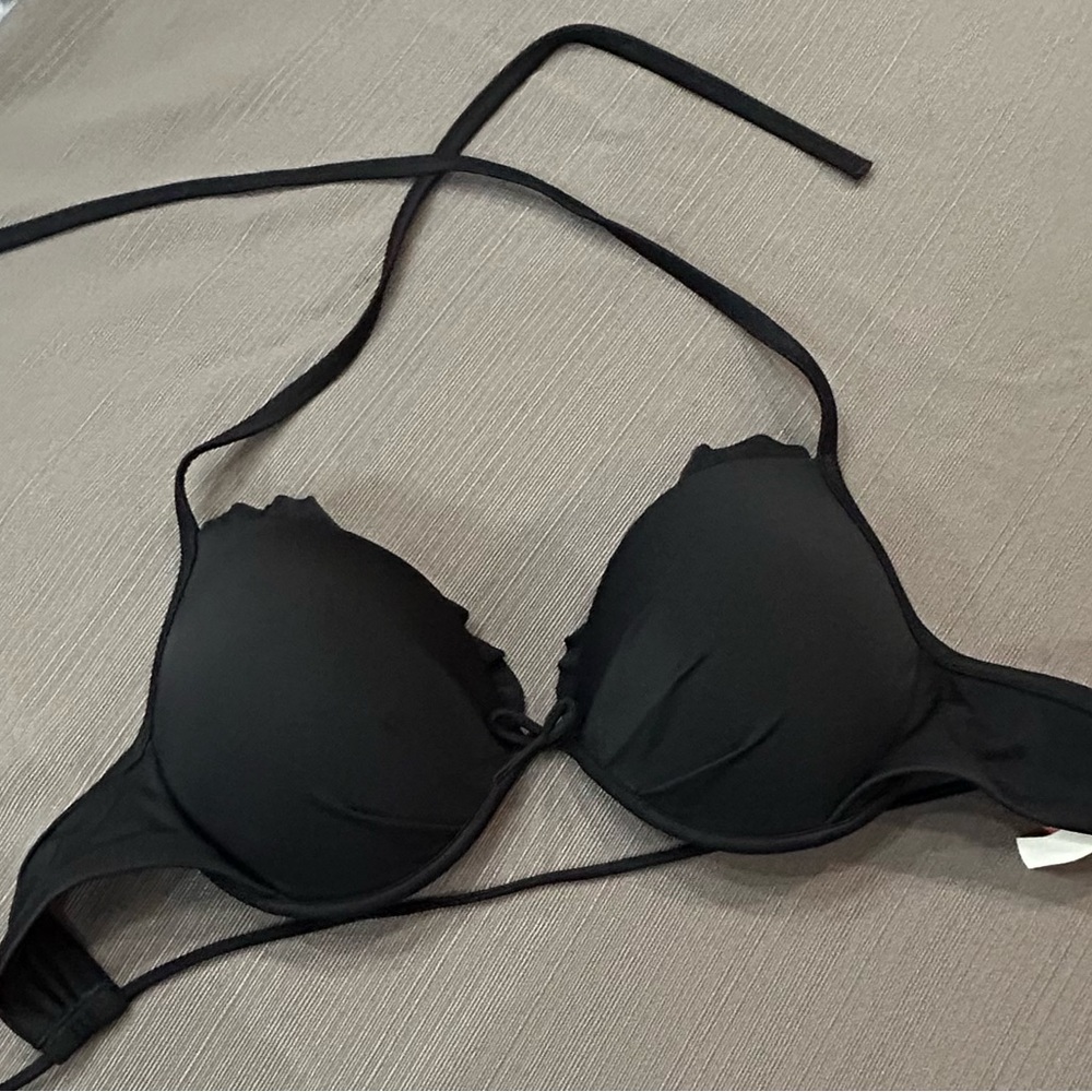 NEW VERY flattering Victoria’s Secret ruffled bikini top, black 36D